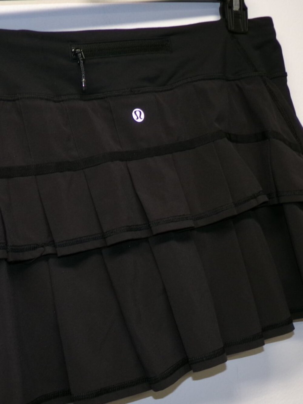 LULULEMON Black Run Pace Setter Pleated Ruffle Athletic Tennis Skirt Sz M?